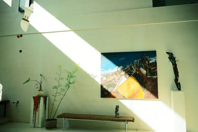 Priced Out of the White Cube: Why Gallery Doors Stay Shut for So Many Glassblowers